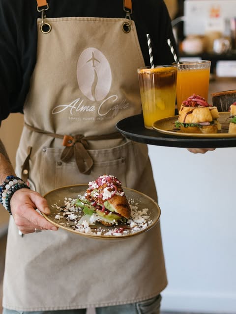 Le comptoir d'Alma Coffee à La Grande-Motte